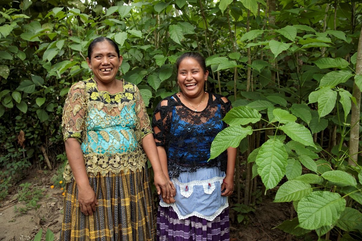 Amelia Tun Tun and Elena Sam Pec from Puente Viejo, Guatemala, participating in a joint programme by UN Women, WFP, FAO and IFAD to diversify incomes and build resilience. Photo by UN Women via Flickr.